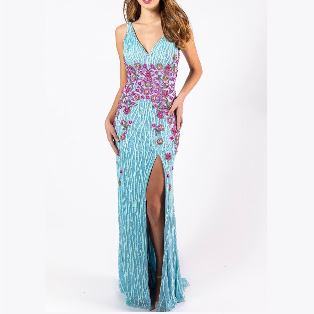 MAKE AN OFFER!! 🤝 Primavera Couture Sleeveless Beaded gown